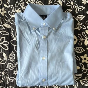 (57)NWOT Mens long sleeve dress shirt by Jos A Bank. Size 15 1/2-32. Light Blue